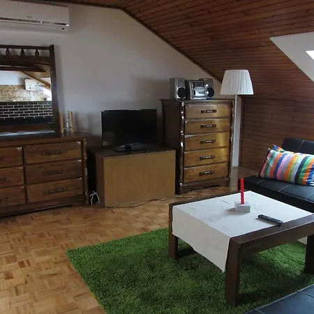 House Sara Semesterbostad *