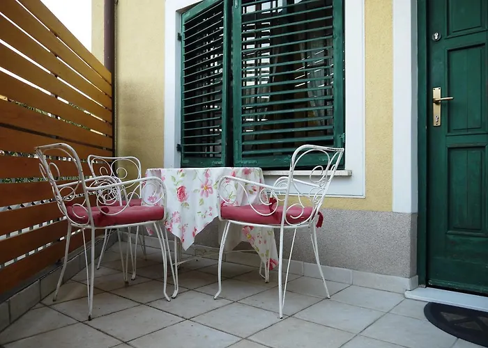 Holiday House Sara بيت للعطل أوباتيا