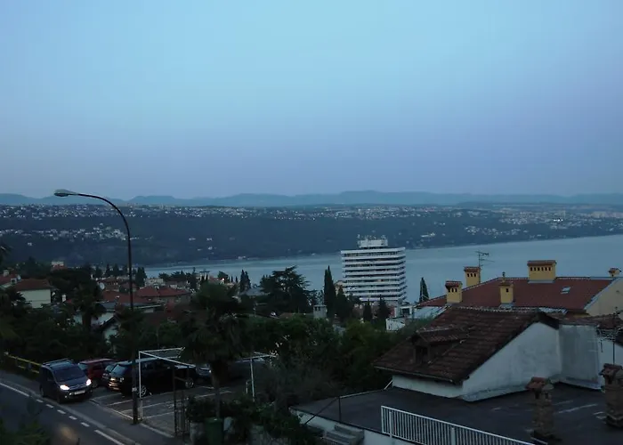 Holiday House Sara بيت للعطل أوباتيا