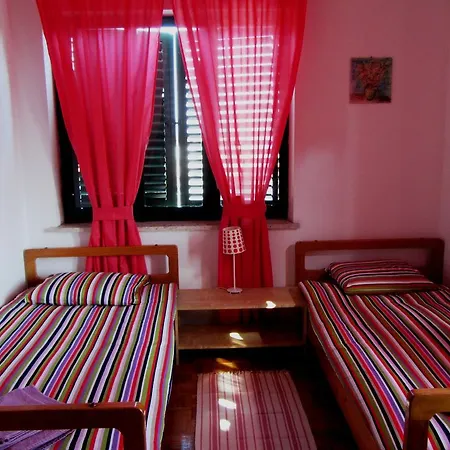 בית נופש House Sara *