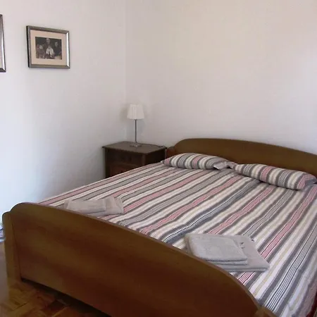 House Sara בית נופש *