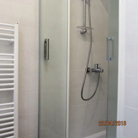 בית נופש House Sara אופטיה