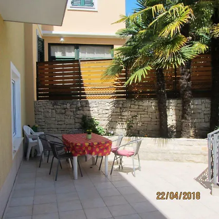 House Sara בית נופש *