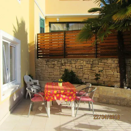 בית נופש House Sara *